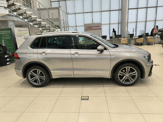 2018 Volkswagen Tiguan II, серебристый, 2700000 рублей, вид 4