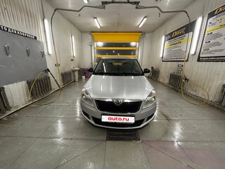 2012 Skoda Fabia II Рестайлинг, серебристый, 620000 рублей, вид 1