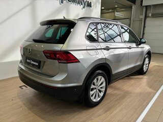 2019 Volkswagen Tiguan II, серебристый, 1890000 рублей, вид 5