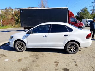 2019 Volkswagen Polo V Рестайлинг, белый, 650000 рублей, вид 4