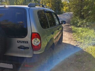 2015 Chevrolet Niva I Рестайлинг, серебристый, 670000 рублей, вид 5