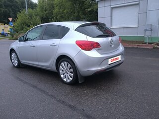 2013 Opel Astra J Рестайлинг, серебристый, 460000 рублей, вид 5