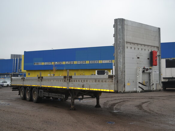 2018 Schmitz Cargobull 9084, серебристый, 1650000 рублей