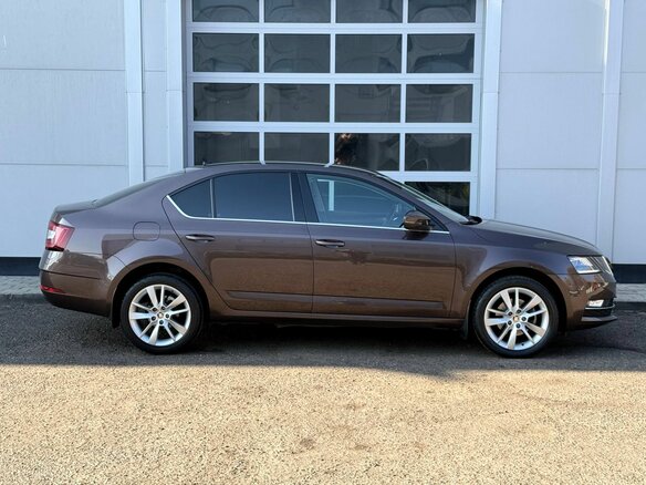 2017 Skoda Octavia III (A7) Рестайлинг, коричневый, 1800000 рублей - вид 5