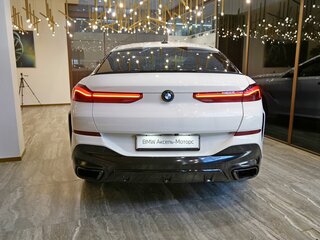 2022 BMW X6 40i III (G06), белый, 7964000 рублей, вид 4