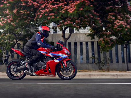 2026 Honda CBR 650R, красный, 1470000 рублей, вид 5
