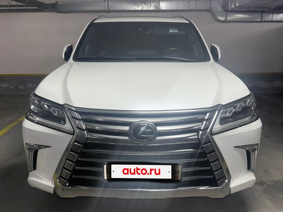 2017 Lexus LX 570 III Рестайлинг 2, белый, 9750000 рублей - вид 2