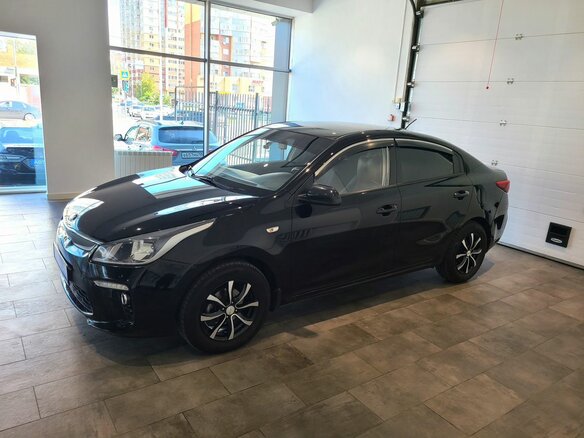 2017 Kia Rio IV, чёрный - вид 4