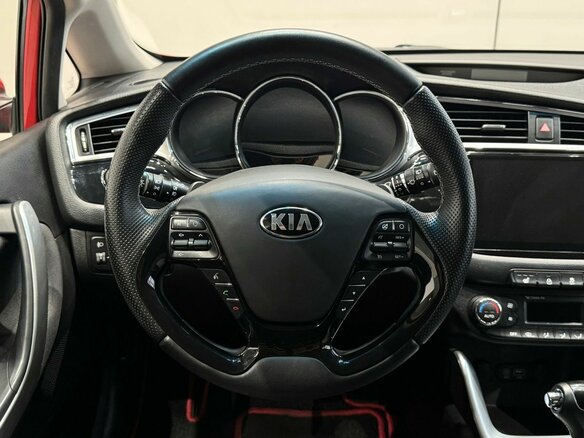 2017 Kia Ceed II Рестайлинг, красный - вид 11