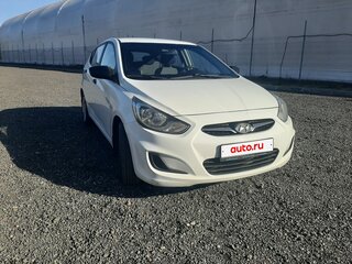 2013 Hyundai Solaris I, белый, 680000 рублей, вид 2