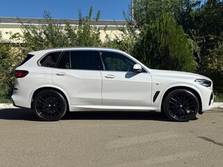 2020 BMW X5 30d IV (G05/G18), белый, 8950000 рублей, вид 4