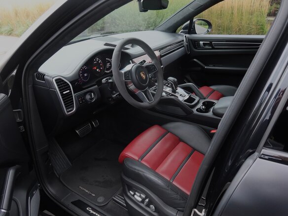 2021 Porsche Cayenne GTS Coupé III, чёрный - вид 13
