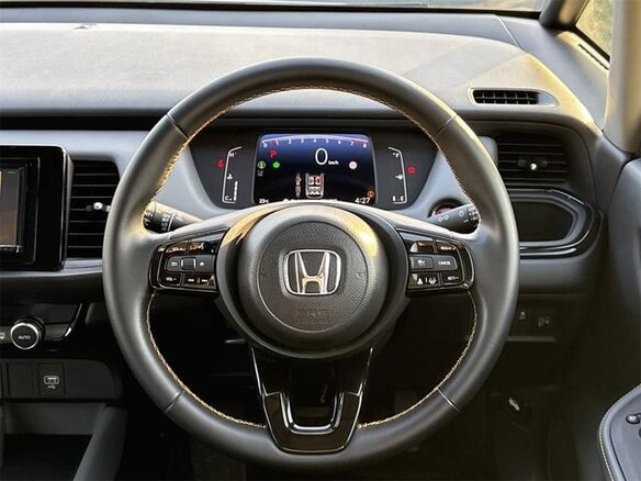 2023 Honda Fit RS IV Рестайлинг, белый, 970000 рублей - вид 9