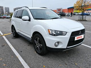 2010 Mitsubishi Outlander II Рестайлинг, белый, 780000 рублей, вид 2