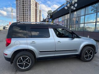 2016 Skoda Yeti I Рестайлинг, серебристый, 820000 рублей, вид 3