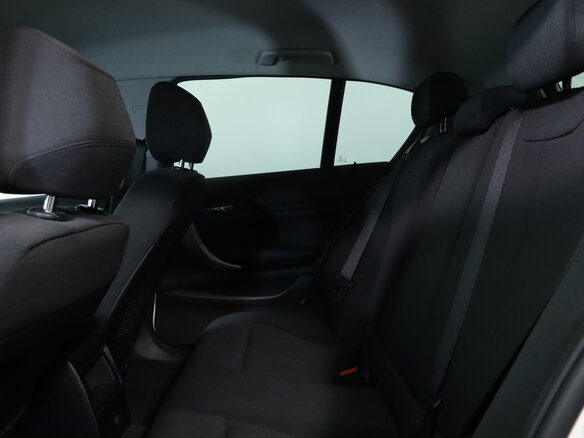 2016 BMW 1 серии 118i II (F20/F21) Рестайлинг, белый, 1590000 рублей - вид 21