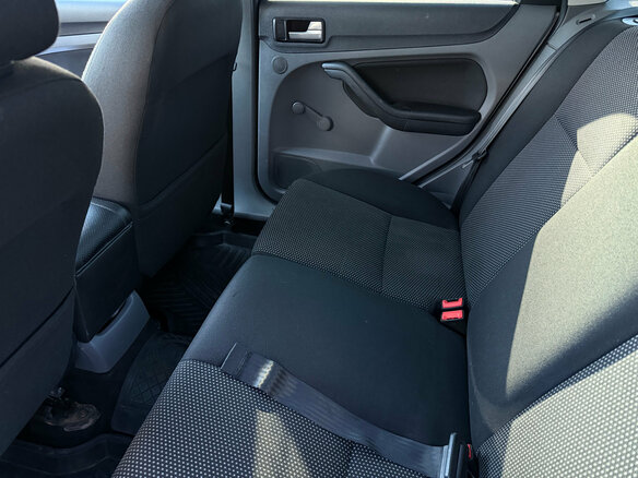 2011 Ford Focus II Рестайлинг, серебристый, 490000 рублей - вид 17