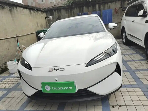 2025 BYD E7 57.6 kWh, белый, 1999111 рублей - вид 2