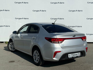 2019 Kia Rio IV, серебристый, 1425000 рублей, вид 4