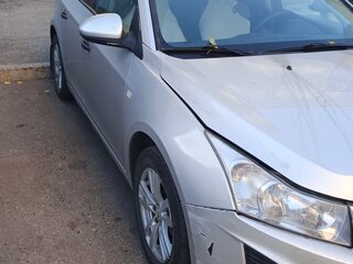 2013 Chevrolet Cruze I Рестайлинг, серебристый, 715000 рублей, вид 1