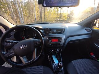 2014 Kia Rio 6-speed III, белый, 889000 рублей, вид 4