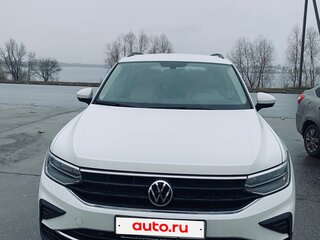 2021 Volkswagen Tiguan II Рестайлинг, белый, 3700000 рублей, вид 1