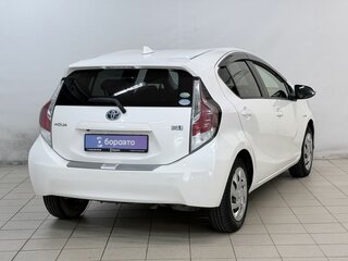 2015 Toyota Aqua I Рестайлинг, белый, 899000 рублей, вид 4