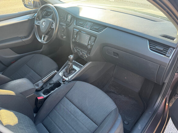 2016 Skoda Octavia III (A7), коричневый, 1500000 рублей - вид 7