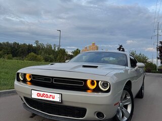 2017 Dodge Challenger III Рестайлинг 2, серый, 3990000 рублей, вид 1