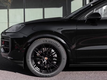 2026 Porsche Cayenne E-Hybrid Coupé III Рестайлинг, чёрный, 14990032 рублей, вид 4