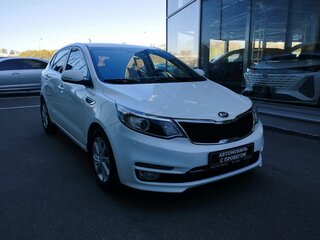 2015 Kia Rio III Рестайлинг, белый, 1049000 рублей, вид 1