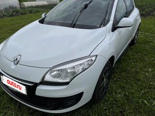 2013 Renault Megane III Рестайлинг, белый, 900000 рублей, вид 1