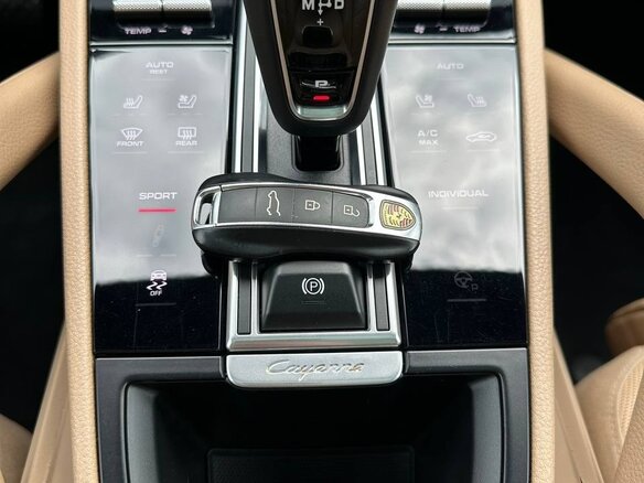 2021 Porsche Cayenne III, белый, 6000000 рублей - вид 12
