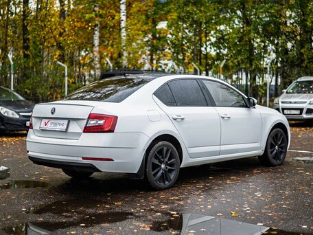 2017 Skoda Octavia III (A7) Рестайлинг, белый, 1930000 рублей, вид 2