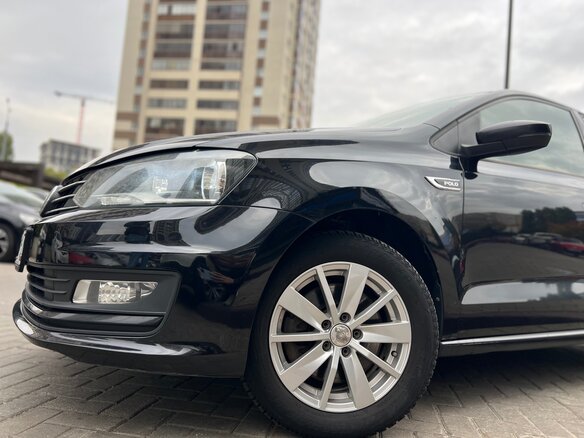 2017 Volkswagen Polo V Рестайлинг, чёрный, 1100000 рублей - вид 9