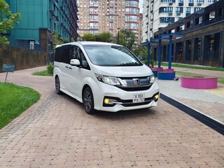 2017 Honda Stepwgn Spada V Рестайлинг, белый, 1900000 рублей, вид 1