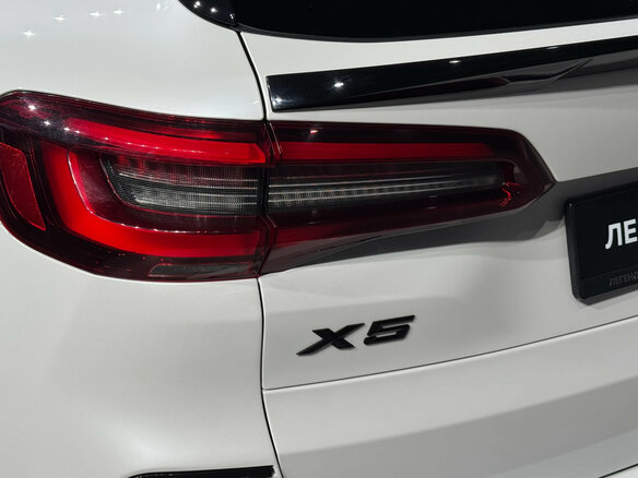 2021 BMW X5 40i IV (G05/G18), белый, 6545000 рублей - вид 9