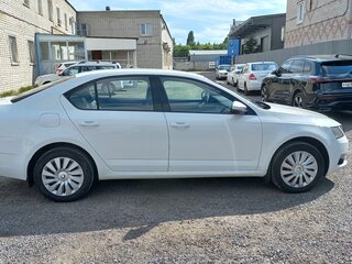 2018 Skoda Octavia III (A7) Рестайлинг, белый, 1430000 рублей, вид 4