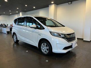 2017 Honda Freed+ II, белый, 1625000 рублей, вид 1