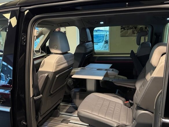 2023 Volkswagen Multivan Long T7, чёрный, 5650000 рублей - вид 20