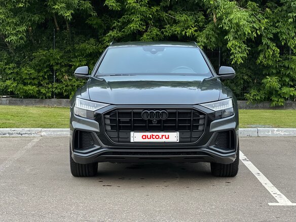 2019 Audi Q8 55 TFSI I (4M), серый, 6100000 рублей - вид 4