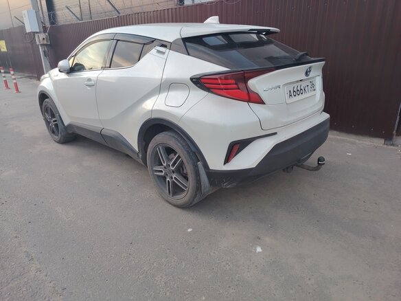 2019 Toyota C-HR I Рестайлинг, белый, 2200000 рублей - вид 1