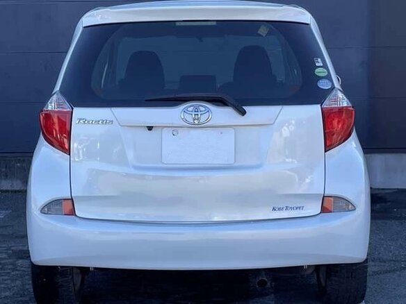 2016 Toyota Ractis II, белый, 770000 рублей - вид 4