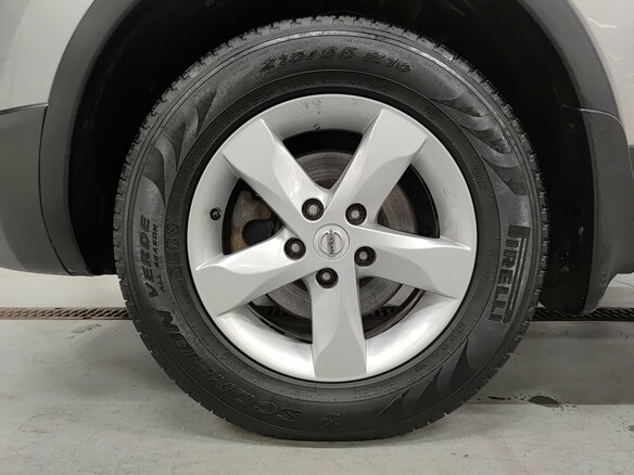 2013 Nissan Qashqai I Рестайлинг, серебристый, 900000 рублей - вид 17