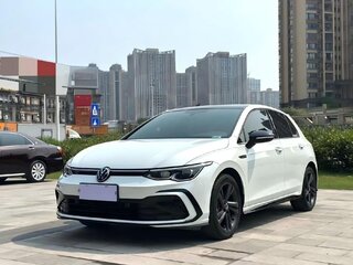 2023 Volkswagen Golf VIII, белый, 1910000 рублей, вид 1