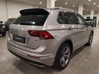 2018 Volkswagen Tiguan II, серебристый, 2799000 рублей, вид 2