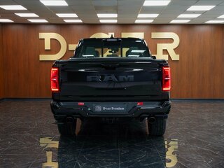2026 Ram 1500 Crew Cab V Рестайлинг, чёрный, 9881660 рублей, вид 5