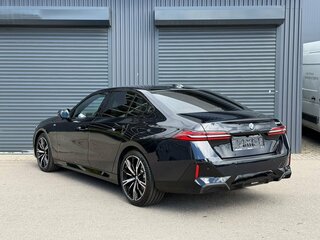 2025 BMW 5 серии 530i xDrive VIII (G60/G61/G68), чёрный, 9790000 рублей, вид 5