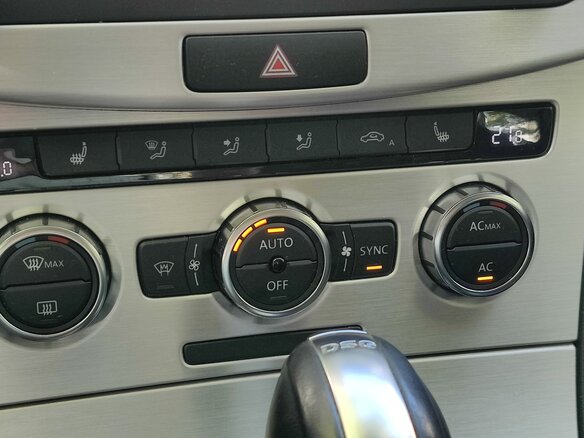 2011 Volkswagen Passat B7, чёрный, 1300000 рублей - вид 14