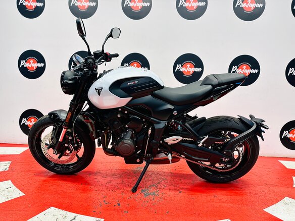 2026 Triumph Trident 660, серый, 1050000 рублей - вид 1